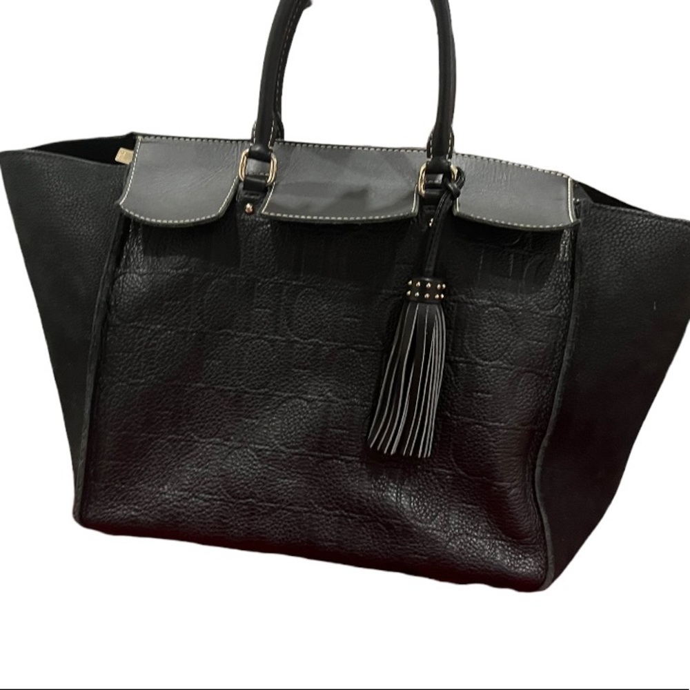 Carolina Herrera bag medium sized and color black